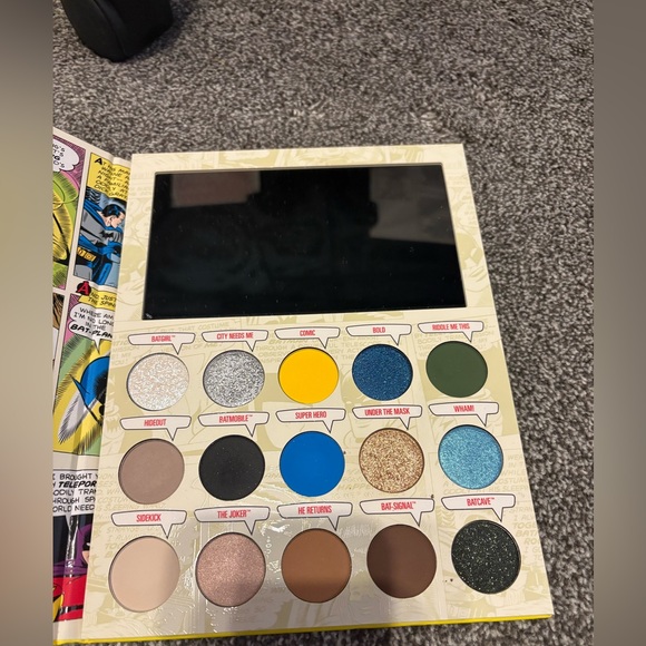 Kylie Cosmetics Batman Yellow Makeup Collection - Picture 3 of 4